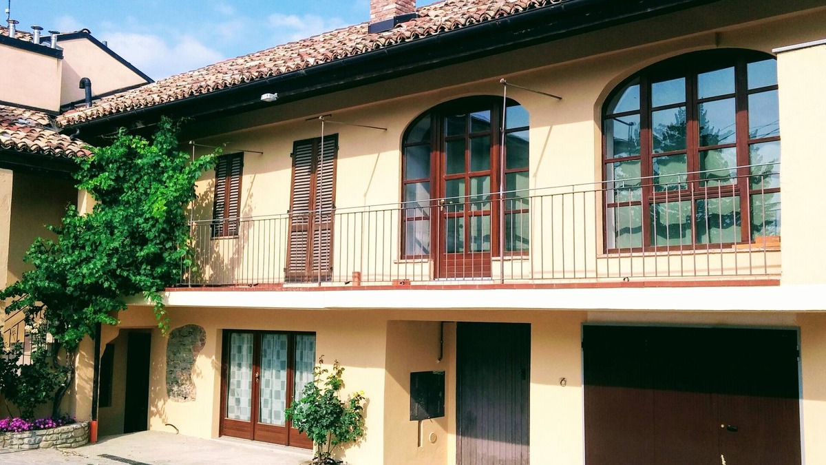 Serralunga d'Alba Apartment | apartments in Serralunga d'Alba with panoramic swimming pool