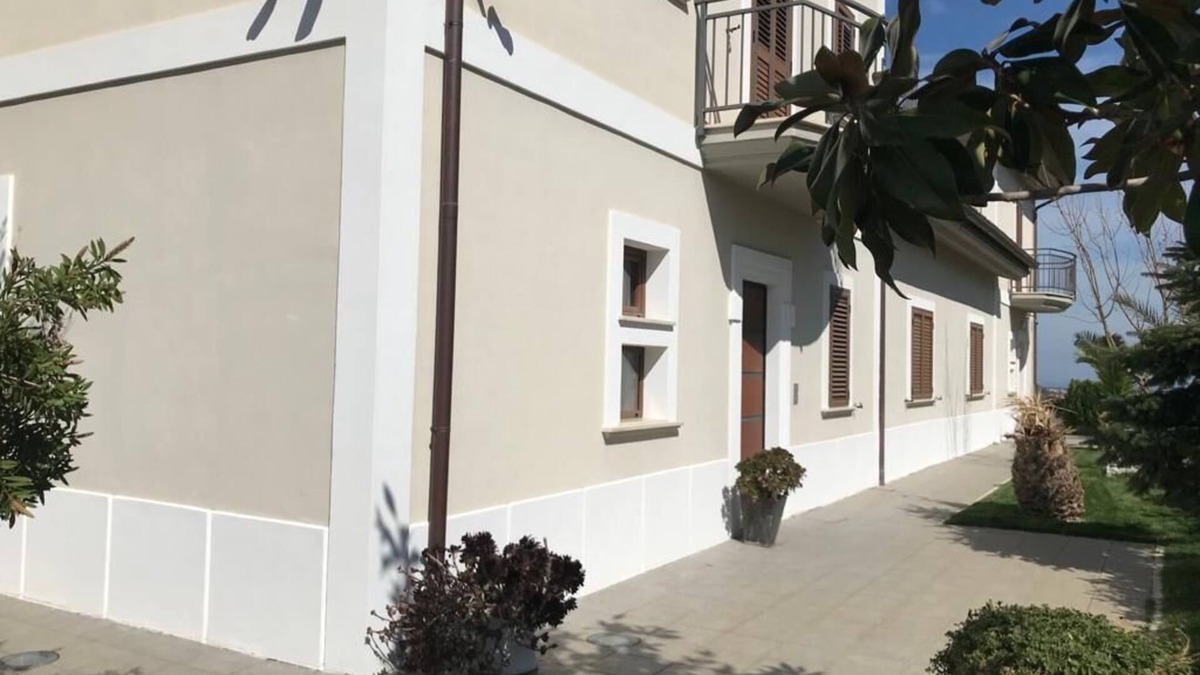 Corigliano-Rossano Villa | Apartments in villa with garden