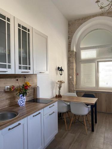 Vis Apartment | Apartments Karuza Center of old town Vis