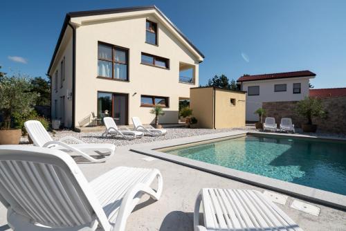 Sezana Apartment | Apartments Kras 24 with Pool