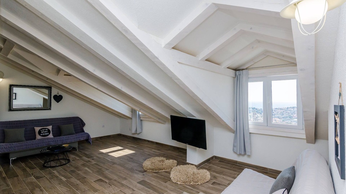Gruz Apartment | Apartments Life - Two Bedroom Apartment with Balcony and Sea View