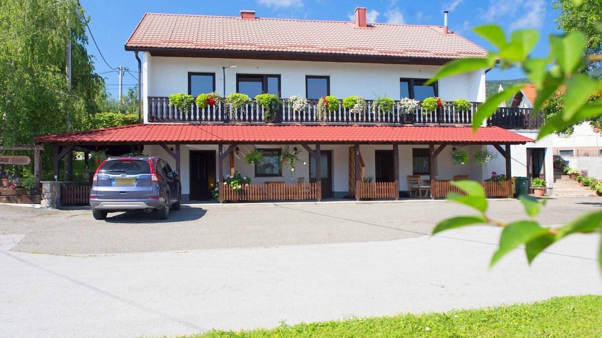 Korenica Apartment | Apartments Milan, (16063), Korenica, Croatia