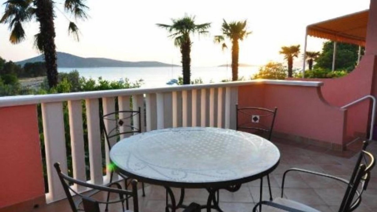 Prvic Luka Apartment | Apartments Njoko (11182-A1) - Prvic Sepurine