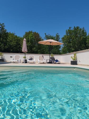 Lovrecica Apartment | Apartments Oleander Lovrečica-residence with pool
