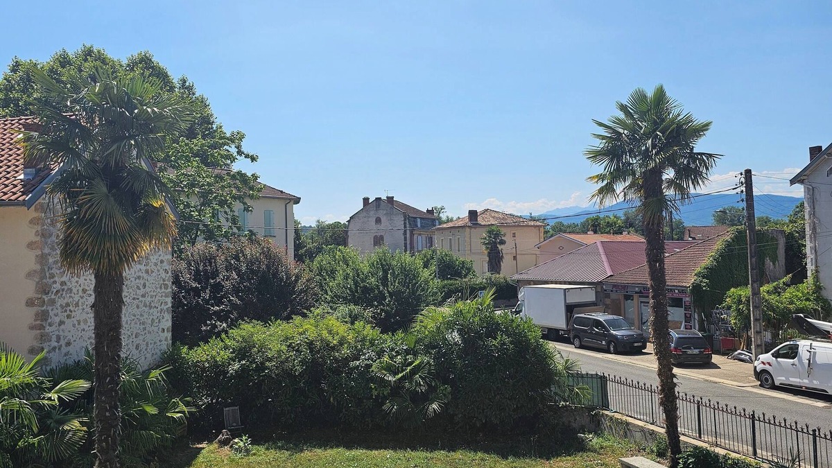 Salies-du-Salat Bed & Breakfast | Apartments on the village square with all amenities