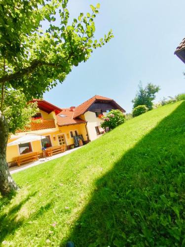 Prevalje House | Apartments Organic Tourist Farm Gradišnik