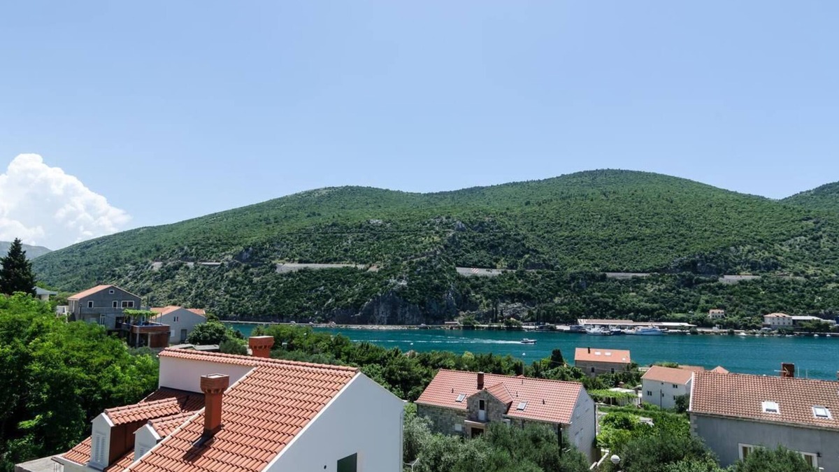 Mokosica Apartment | Apartments Peco - Four-Bedroom Apartment with Balcony and Sea View