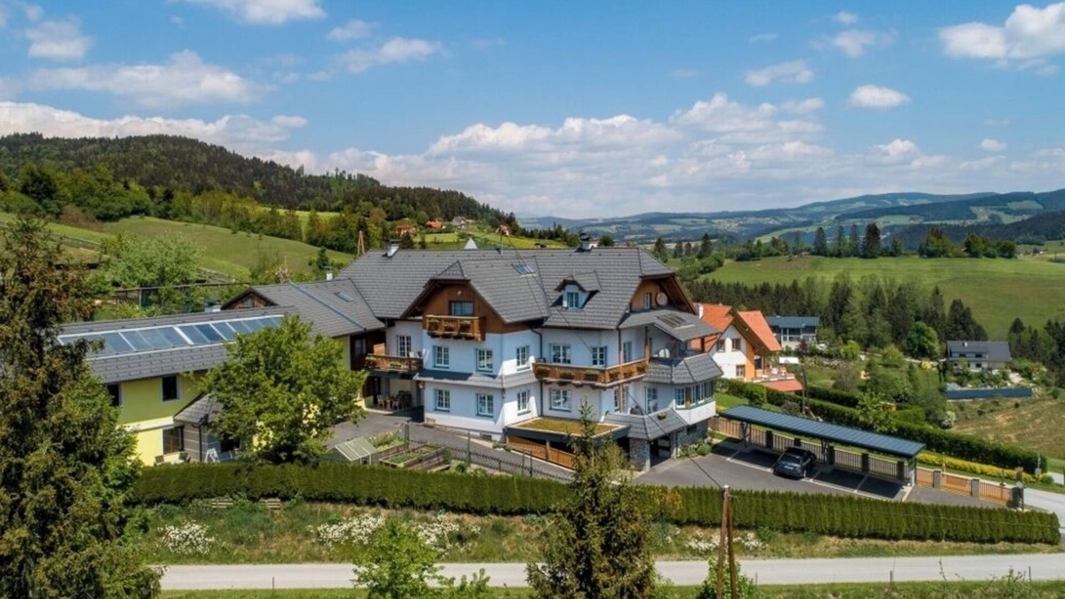 Koglhof Apartment | Apartments Perhofer - The family-friendly farm in Styria!