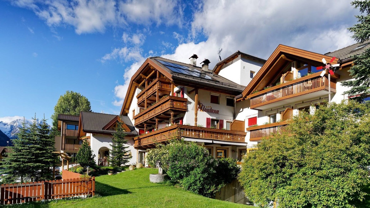 Rasun di Sopra House | Apartments Residence Montana Typ A with Mountain View, Wi-Fi & Balcony