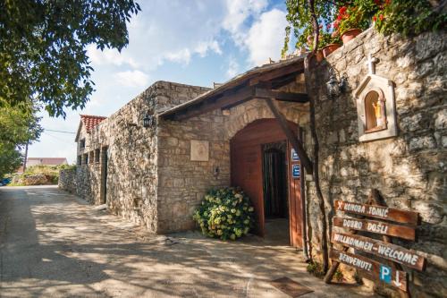 Gornji Humac House | Apartments & Rooms Konoba Tomić