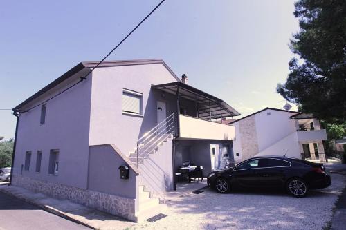 Basanija House | Apartments Sidro