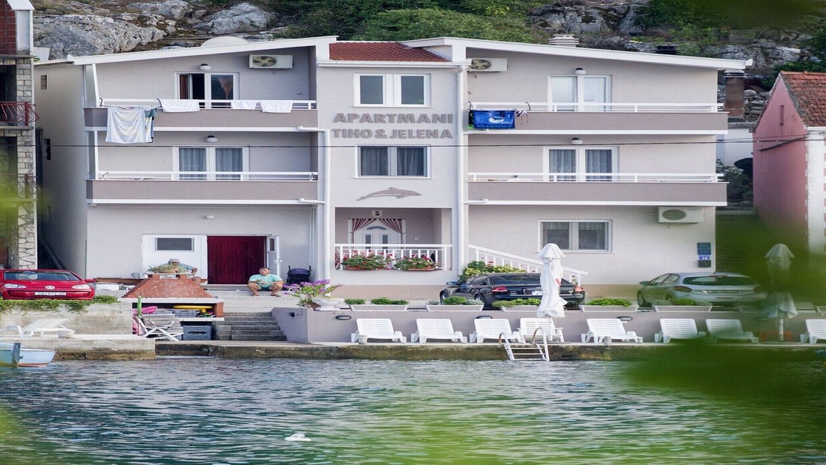 Blace Apartment | Apartments Tiho & Jelena- One Bedroom Apartment with Balcony and Sea View (Maestral)