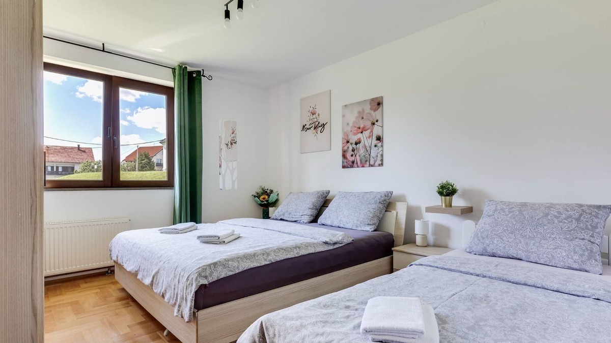 Dreznik Grad Apartment | Apartments Villa Mavi - Two Bedroom Apartment Ground Floor