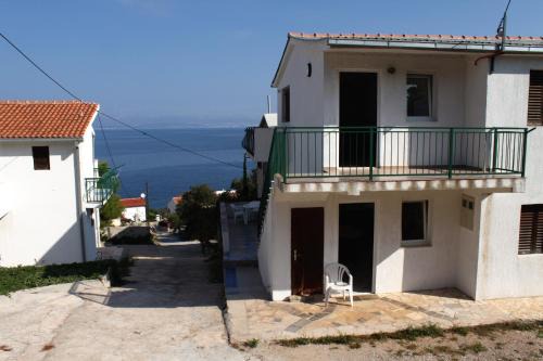 Stomorska Apartment | Apartments with a parking space Stomorska, Solta - 5238