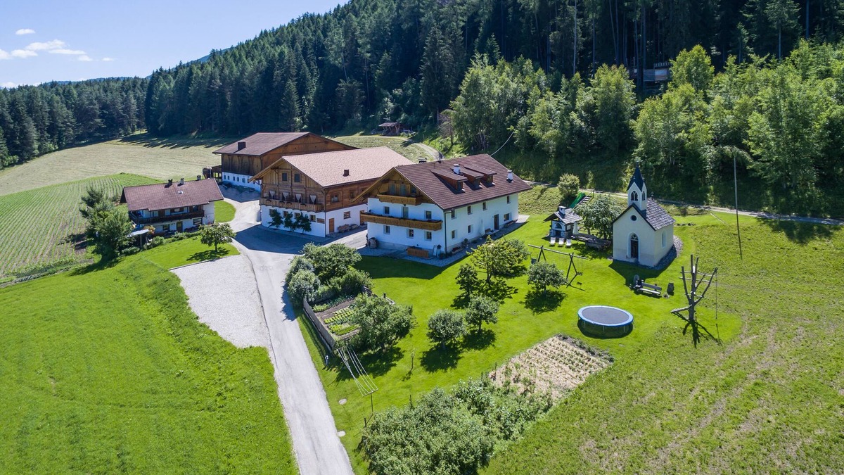 San Lorenzo di Sebato Apartment | Apartments with a unique view in a quiet location and swimming pool