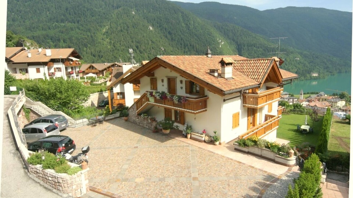 Molveno Villa | Apartments with large balconies and spectacular views of Lake Molveno *