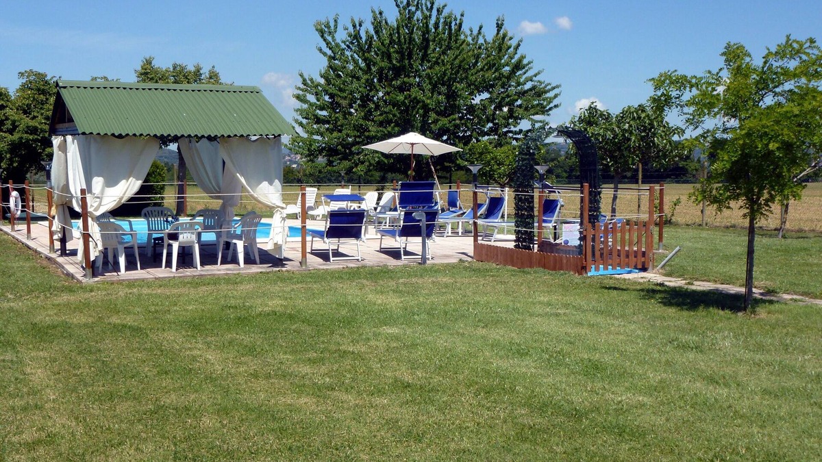 Torgiano Apartment | Apartments with swimming pool near Assisi. WIFI, organic garden and complimentary wine.