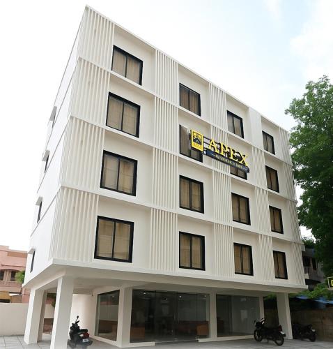 Palayam Hotel | Apex Residency Inn