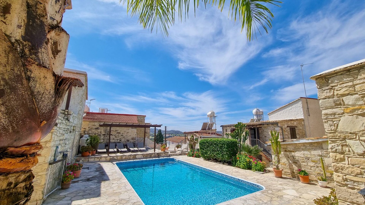 Skarinou Apartment | Aphrodite's Pool Retreat