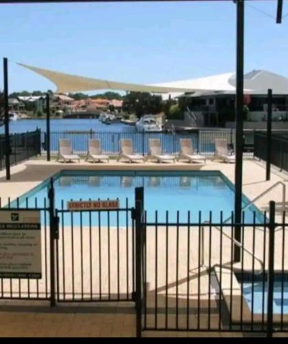 Halls Head Apartment | Apollo Quays Resort Studio apartment with Kitchenette and shared jetty
