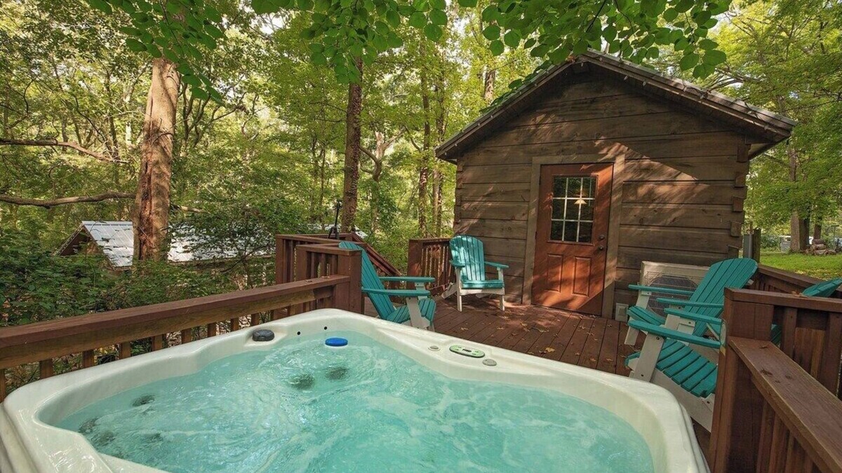 Lookout Valley Neighborhood Association Apartment | Apollonie Cabin | Lookout Mountain | Hot Tub