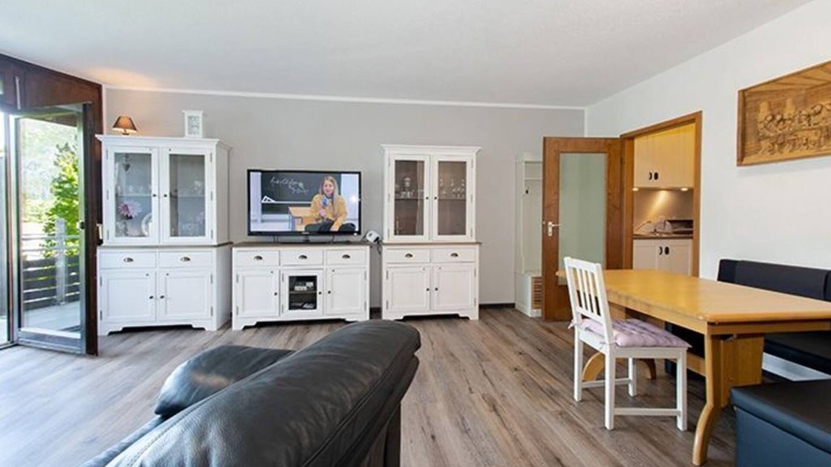 Fuessen Apartment | App 3/18 - Helle, Moderne Fewo mit Balkon und Bergblick - Ferienappartements Weissensee