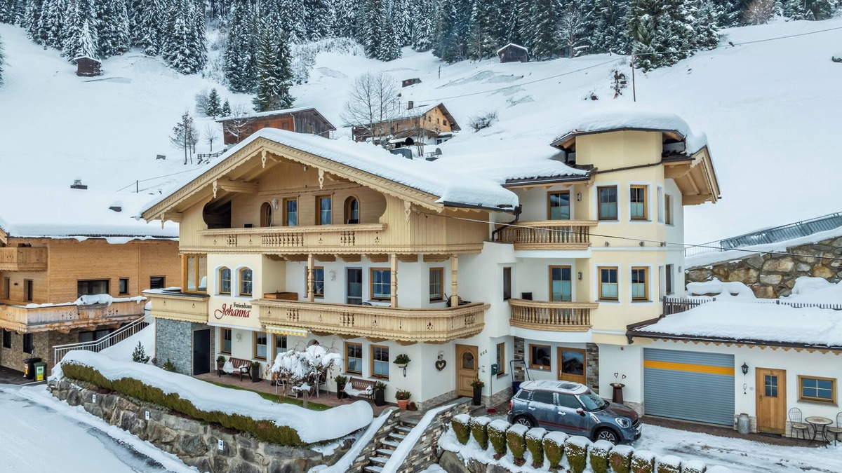Hippach-Schwendberg Apartment | App. Sonnenschein in Ferienhaus Johanna in the Zillertal- close to the ski slopes and hiking area