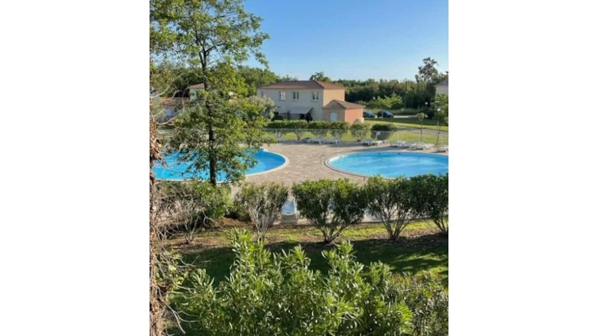 Santa-Maria-Poggio Apartment | App. T2 All comforts, swimming pool, terrace, wifi, 500 m beach, parking, washing machine.