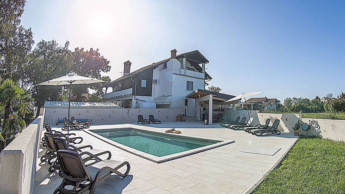 Buzinija Apartment | APP4 Romantic villa with pool - 5 min from the beach!