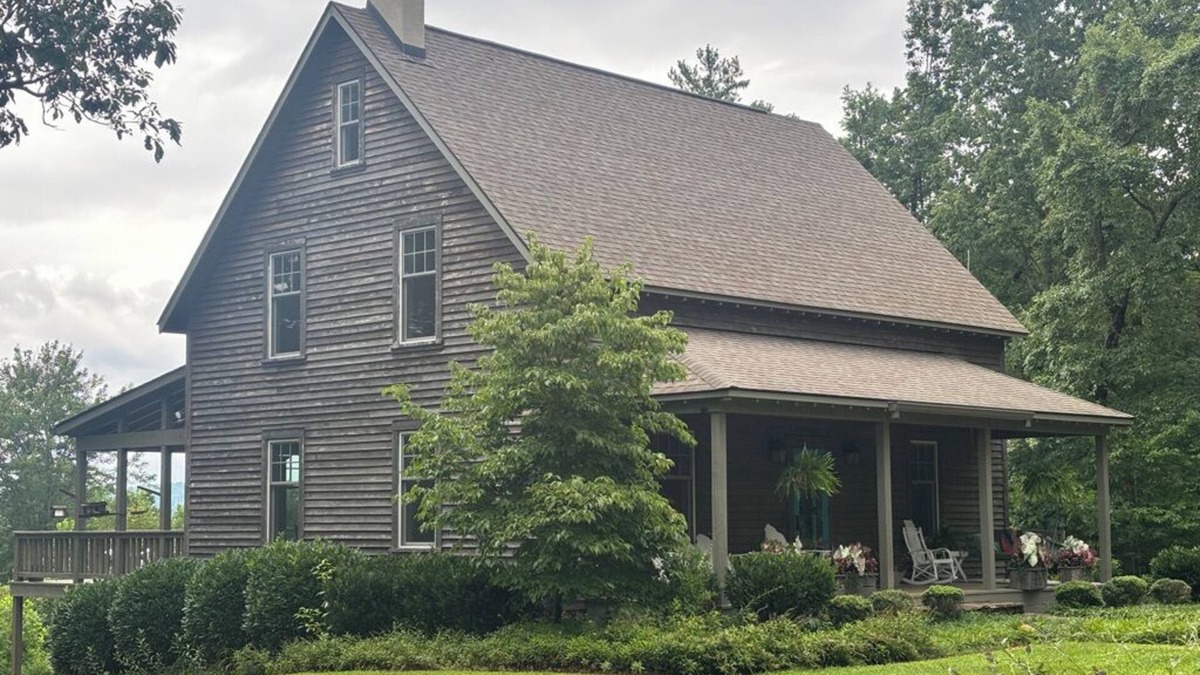 Ferrum House | Appalachians Inspired, Custom Built 2015, Solar Powered With Mountain Views