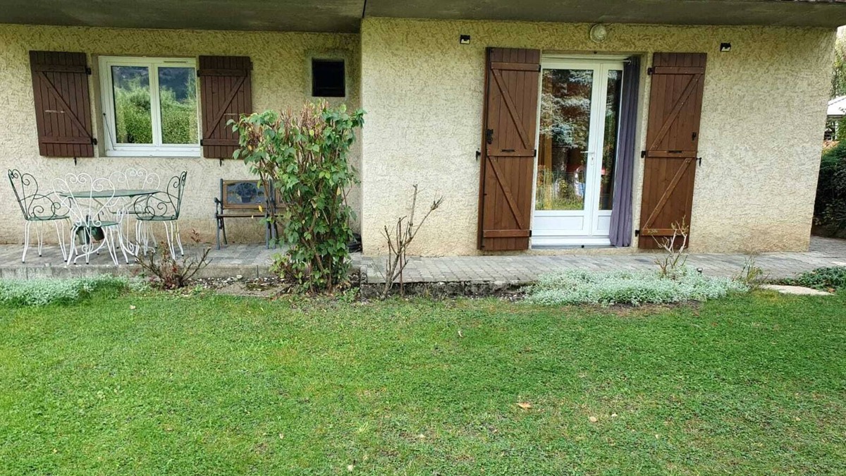 Baratier Apartment | Apparently of 44m2 in Rez of garden located at 15km of the station of Orres