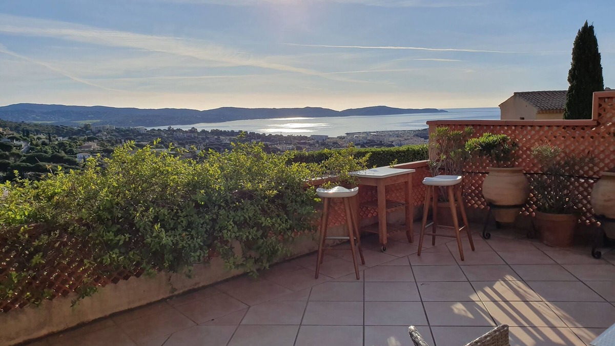 Cavalaire-sur-Mer Apartment | Appart. 4/6 pers. + Terrasse 50m2 , Unique sea view !