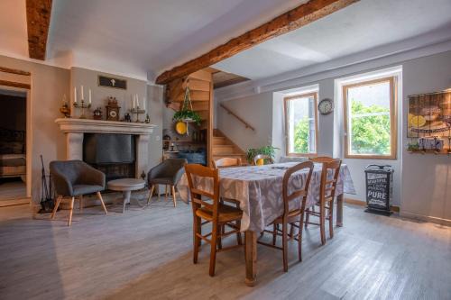 Valderoure Apartment | Appart Authentique et Confortable