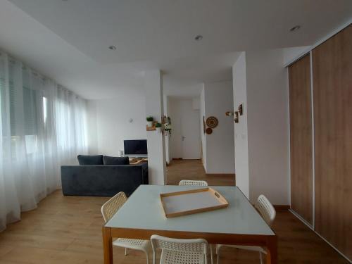 Montbeliard Apartment | Appart' DuChatelain lumineux, vue sur château