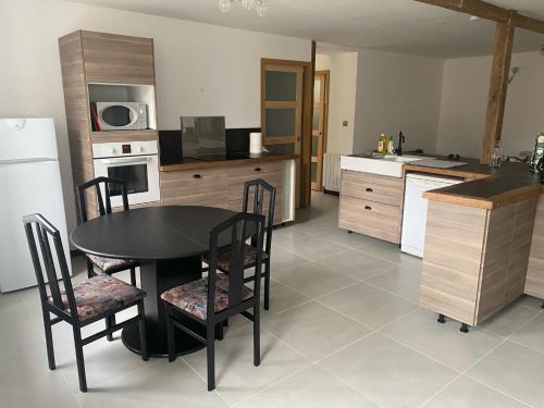 Fourchambault Apartment | Appart Fourchambault 6/8 personnes rez de chaussée