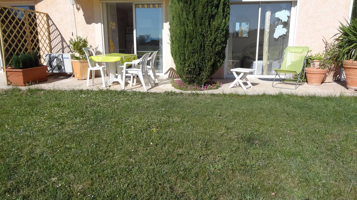 Manosque Apartment | appart ground floor with terrace, garden in villa