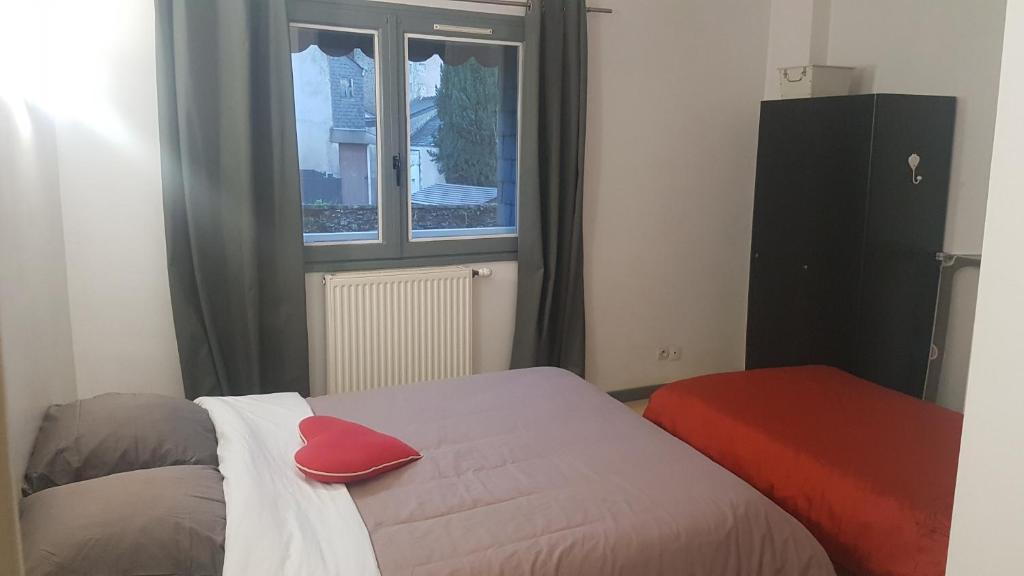 Chateau-Gontier Apartment | Appart simple entier 1 ch à ch-gontier 1er ou 2eme étage