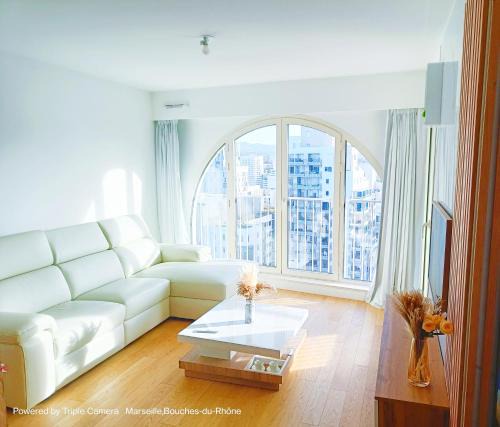 Euromed - La Joliette Apartment | Appart Standing Free Parking Balcony Terrasse & Clim