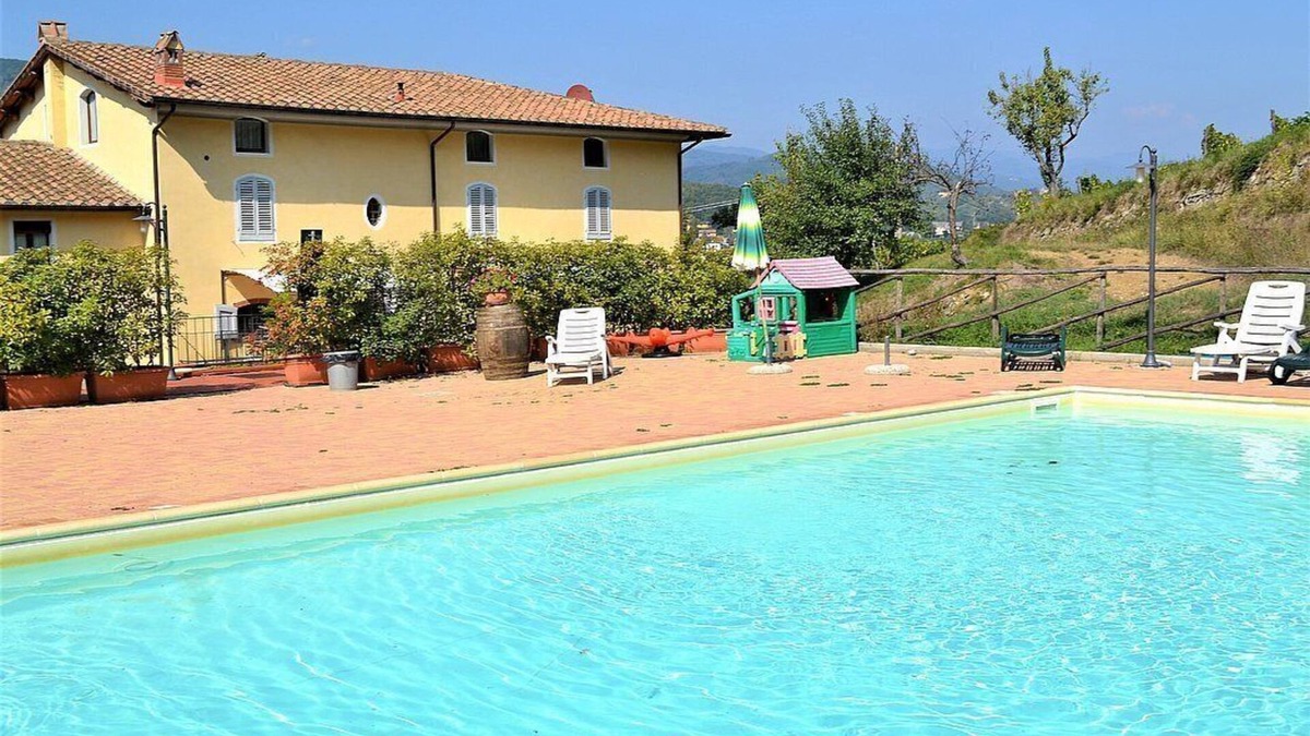 Serravalle Pistoiese House | Appartamento Clarabella B: A characteristic and welcoming two-story apartment that is part of a villa built on a hillside, surrounded by meadows and woods, with Free WI-FI.