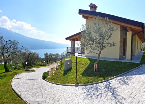 Arias Apartment | Appartamenti Villa Vagne by Gardadomusmea