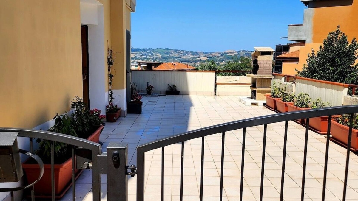 Castorano House | Appartamentino con Vista sui Sibillini e Borgo