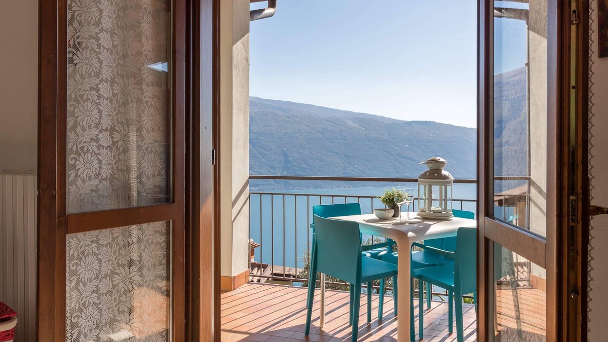 Oldesio Apartment | appartamento Bellevue with lake view balcony
