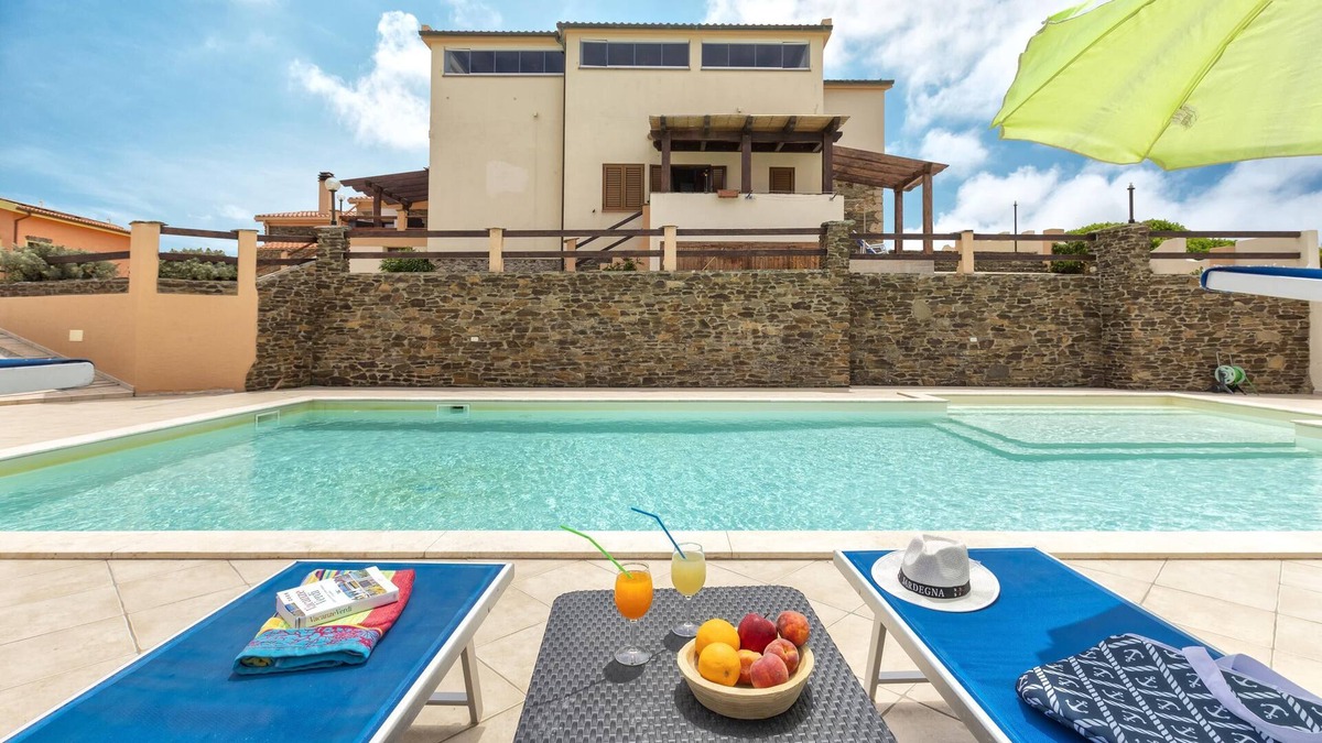 Sassari Apartment | Appartamento Due Posti with Sea View, Pool, Wi-Fi, Garden & Terrace