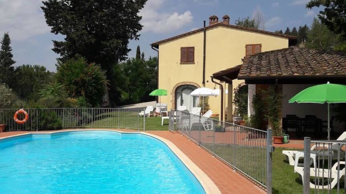 Gambassi Terme Apartment | APPARTAMENTO FRONTE PISCINA CON STUPENDA VISTA SULLA CAMPAGNA TOSCANA