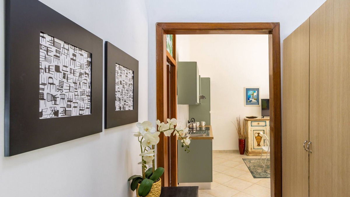 Pozzuoli Apartment | Appartamento in piazza a Pozzuoli by Wonderful Italy