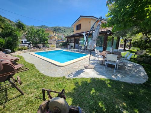 Costa dʼOneglia Apartment | Appartamento in villa cristina con piscina,