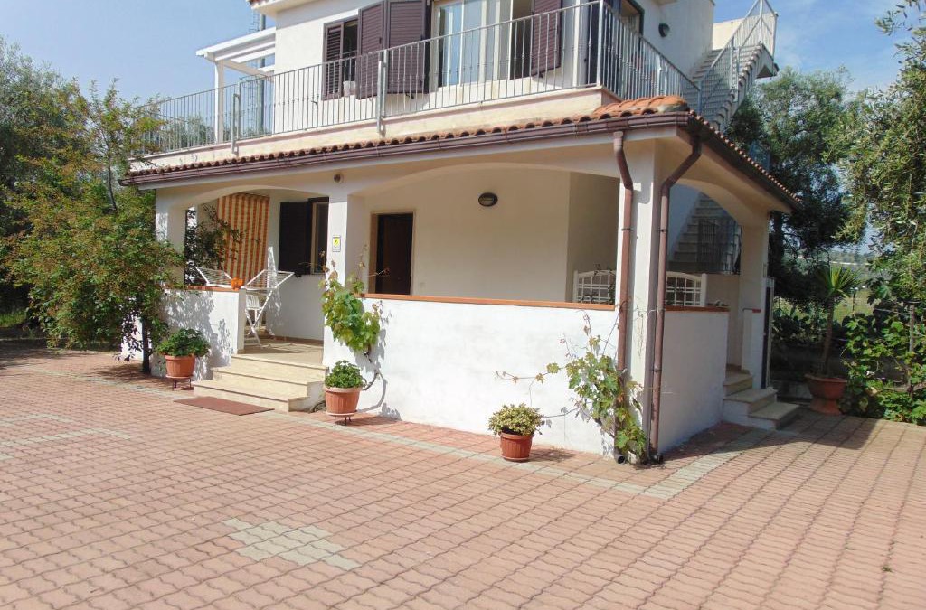 Chiesiola Apartment | Appartamento in villa con giardino Pizzomunno