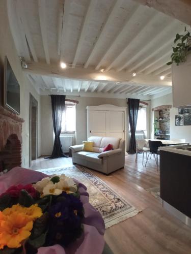 Cortona Old Town Apartment | Appartamento Io e Te Cortona centro storico - seconda doccia su romantica corte