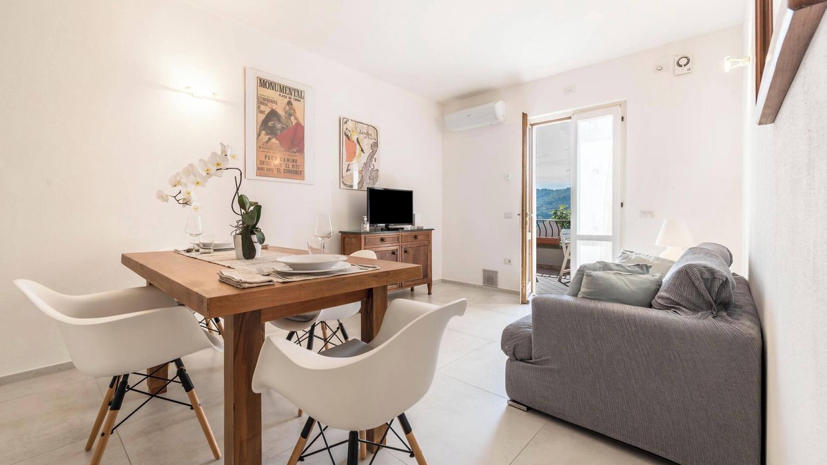 Vesio Apartment | Appartamento "Le Cementine" with Lake View, Mountain View, Wi-Fi, A/C & Terrace