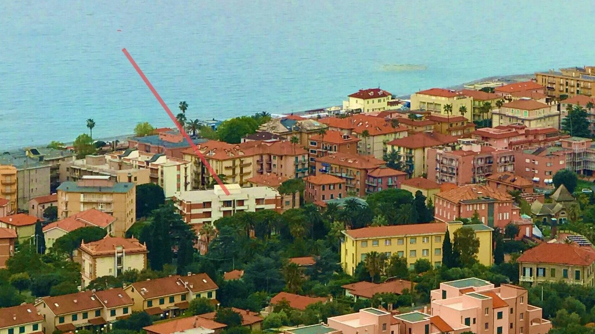 Borgio Verezzi Apartment | Appartamento Panoramico, Terzo e Ultimo Piano con Ascensore, Mare a Pochi Passi
